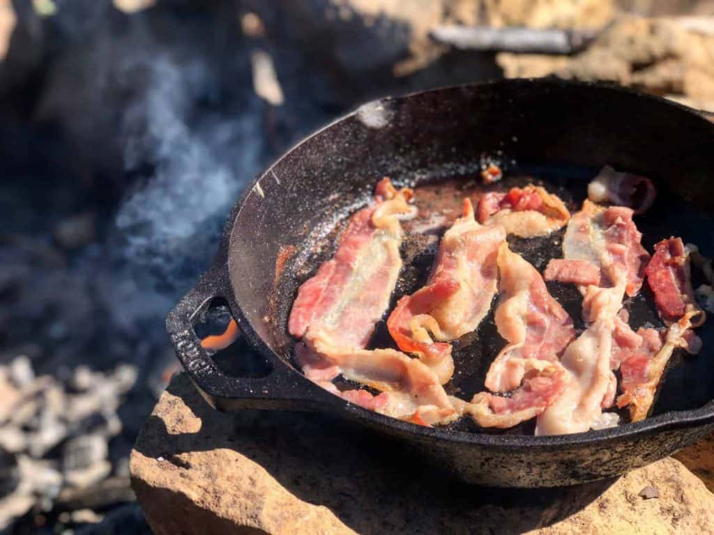 bacon, iron skillet 